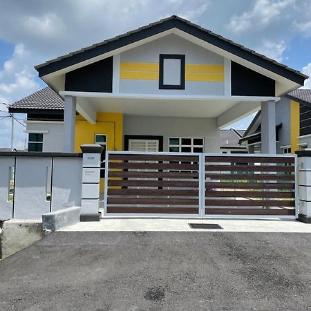 Bungalow Homestay Jasin Perdana Zewnętrze zdjęcie