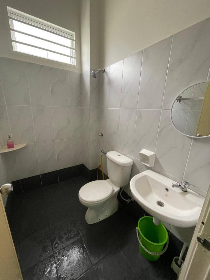 Bungalow Homestay Jasin Perdana Zewnętrze zdjęcie