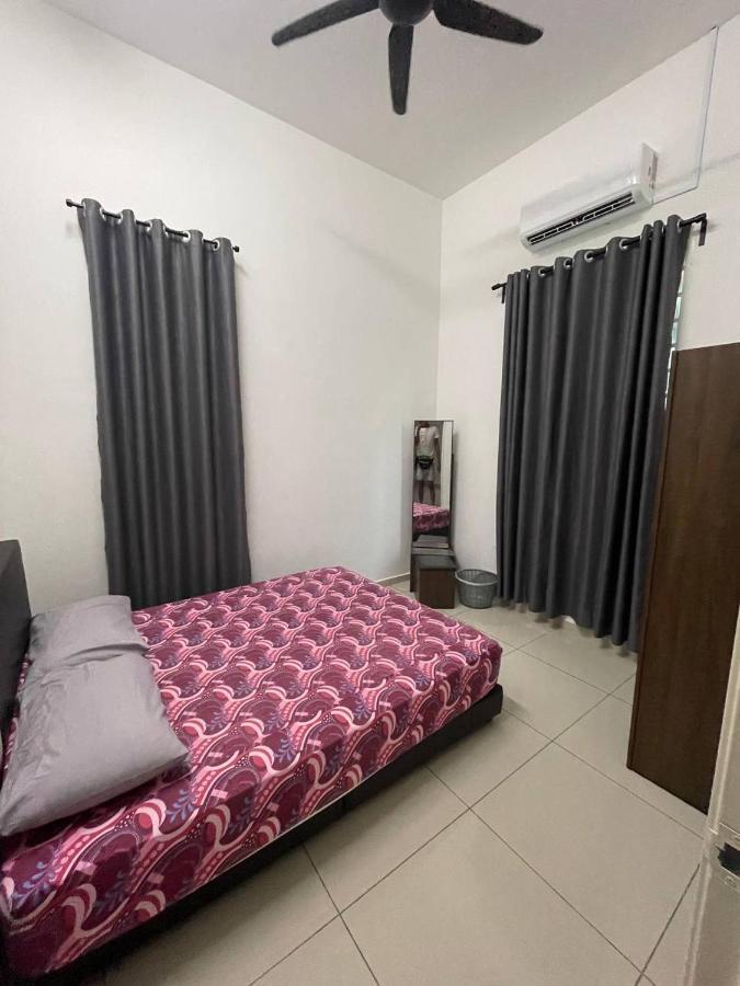 Bungalow Homestay Jasin Perdana Zewnętrze zdjęcie