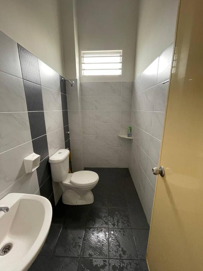 Bungalow Homestay Jasin Perdana Zewnętrze zdjęcie